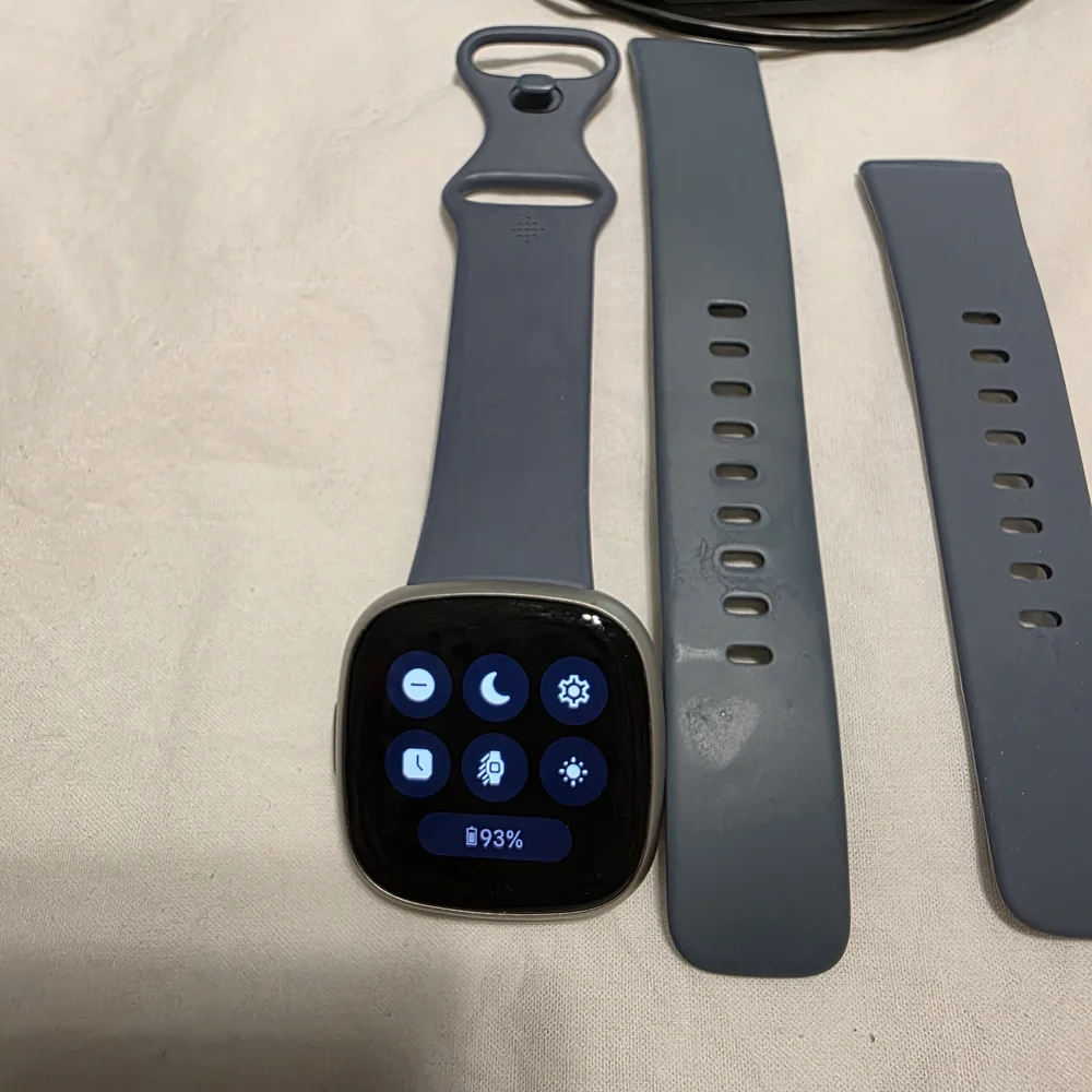 Fitbit Versa 4 with Accessories and Charger